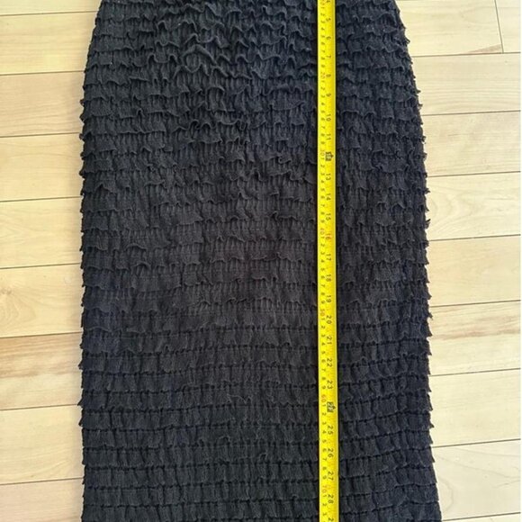 Ronny Kobo Elegant black midi skirt with a ruched lace-like fabric - Picture 7 of 7